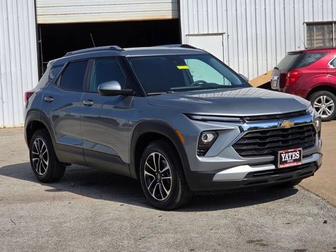 Used 2025 Chevrolet TrailBlazer LT AWD/4WD image 3