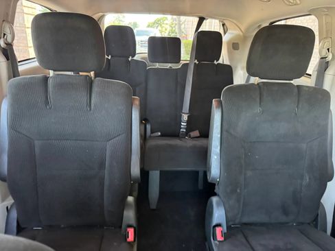 Used 2016 Dodge Grand Caravan SXT FWD image 19