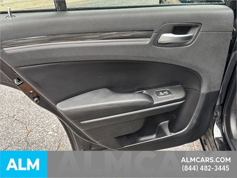 Used 2021 Chrysler 300 Touring L image 25