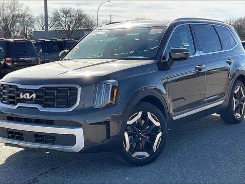 Used 2025 Kia Telluride S image 2