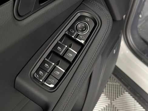 New 2026 Porsche Macan image 27