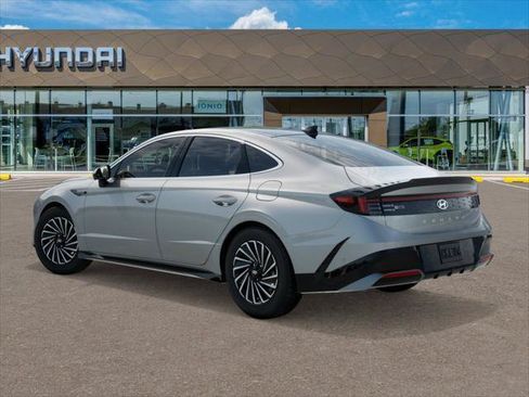 New 2026 Hyundai Sonata Limited FWD image 5