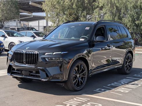 New 2026 BMW X7 xDrive40i w/ M Sport Package AWD/4WD image 2