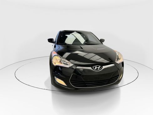 Used 2017 Hyundai Veloster Value Edition image 3