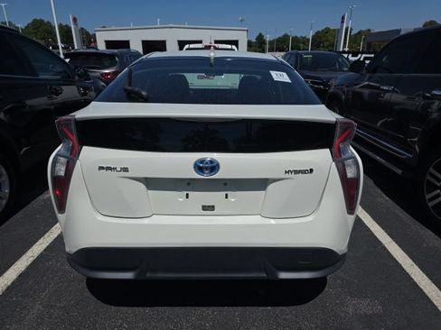 Used 2016 Toyota Prius Three Touring FWD image 5