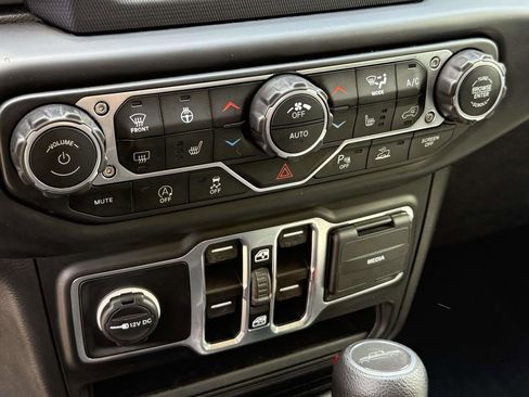 Used 2021 Jeep Gladiator Sport image 17