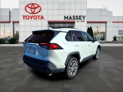 Used 2023 Toyota RAV4 XLE Premium image 3