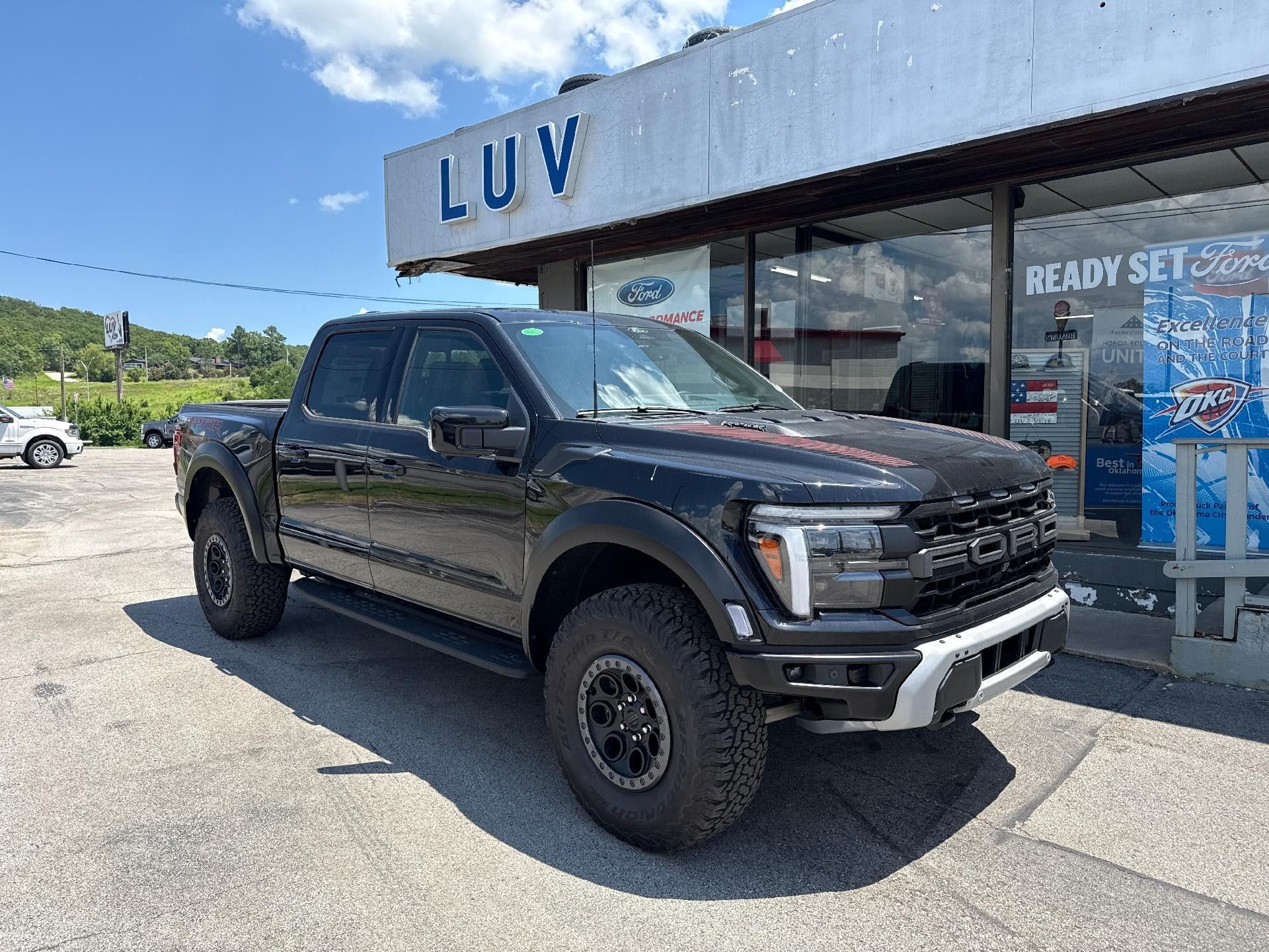 New 2025 Ford F150 Raptor AWD/4WD image 1