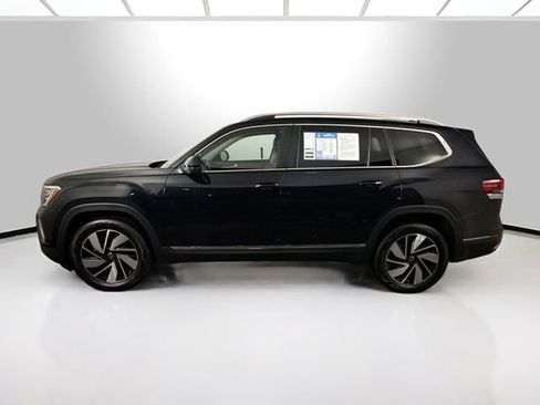 Used 2025 Volkswagen Atlas SEL image 2