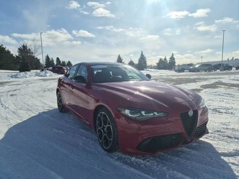 Used 2024 Alfa Romeo Giulia Veloce image 3
