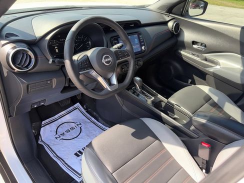 Used 2024 Nissan Kicks SR w/ SR Premium Package FWD image 8