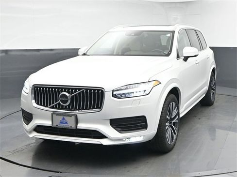 Used 2022 Volvo XC90 T6 Momentum w/ Climate Package image 3