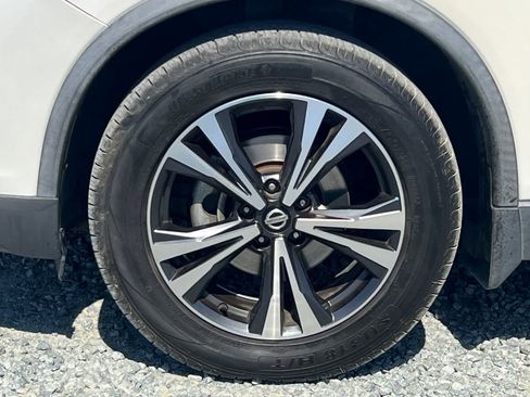 Used 2017 Nissan Rogue SL FWD image 36