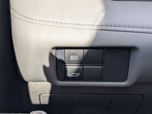 Used 2021 Toyota Highlander XLE image 17