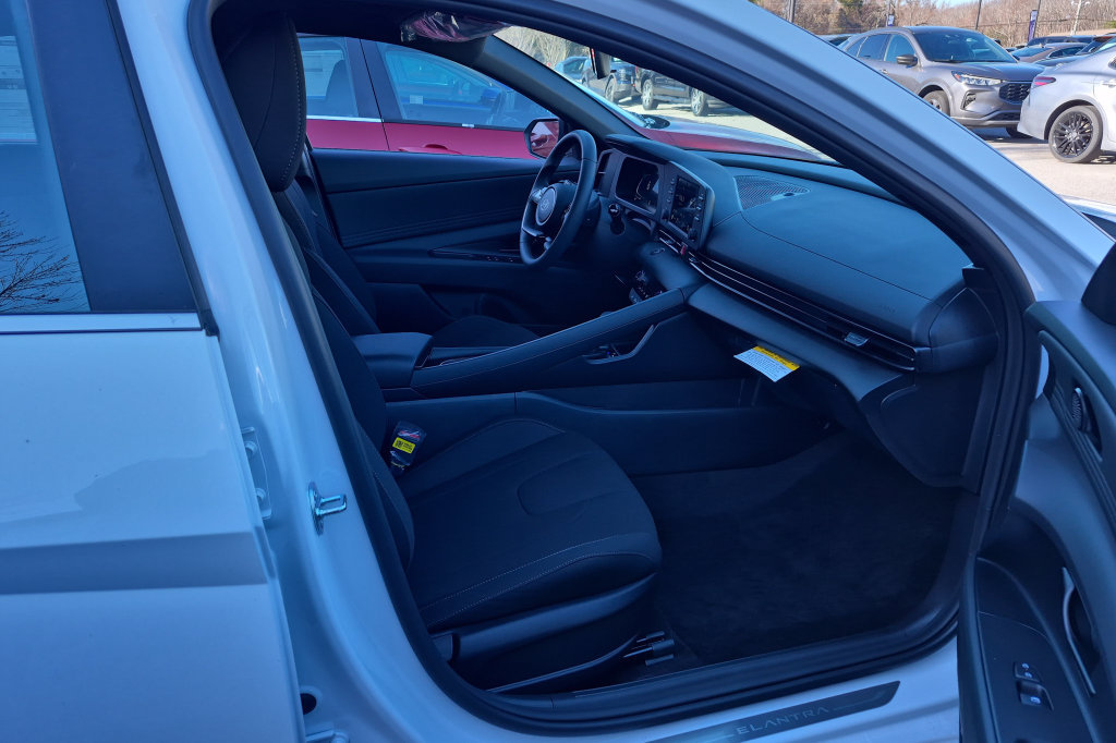 New 2026 Hyundai Elantra SEL Sport FWD image 19