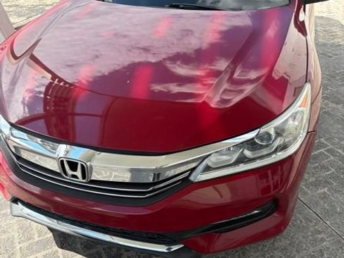 Used 2017 Honda Accord Sport image 12