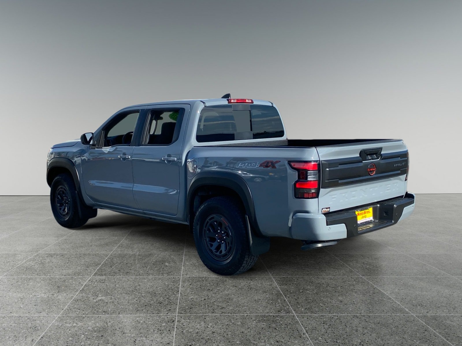 Used 2025 Nissan Frontier PRO-4X AWD/4WD image 3