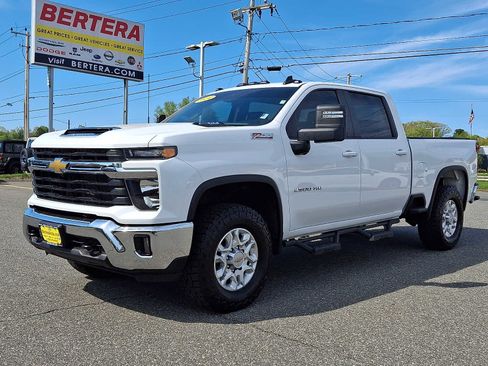 Used 2024 Chevrolet Silverado 2500 LT w/ All Star Edition AWD/4WD image 3