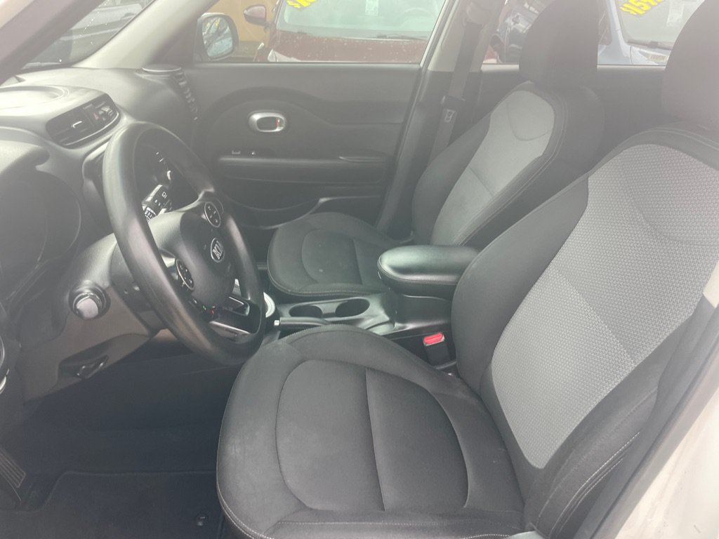 Used 2018 Kia Soul + FWD image 10