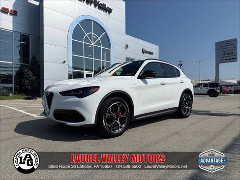 Used 2024 Alfa Romeo Stelvio Ti image 1
