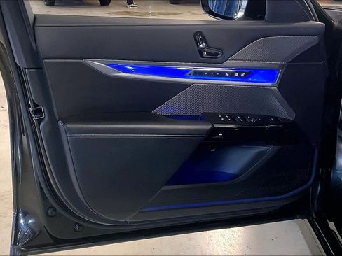 Used 2025 BMW 740i image 20