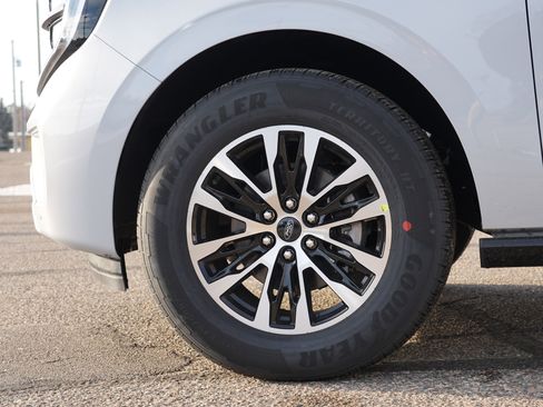 New 2025 Ford Expedition Platinum image 14