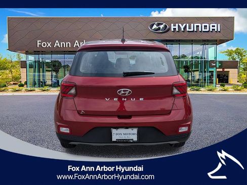 Certified 2024 Hyundai Venue SE FWD image 4