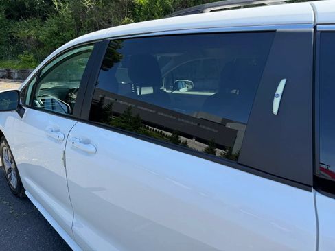 Used 2022 Toyota Sienna LE AWD/4WD image 14