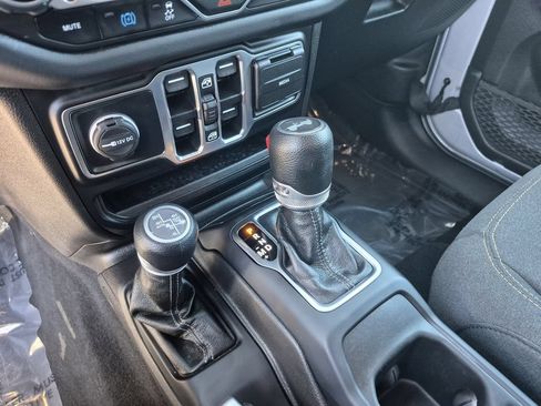 Used 2024 Jeep Wrangler Unlimited Sahara AWD/4WD image 10