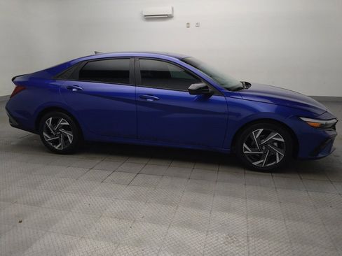 Used 2025 Hyundai Elantra Sport FWD image 11
