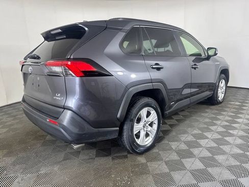 Used 2019 Toyota RAV4 LE w/ Carpet Mat Package AWD/4WD image 3