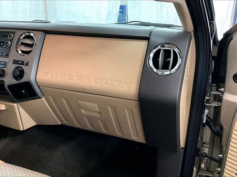 Used 2011 Ford F250 XLT w/ Camper Pkg image 15