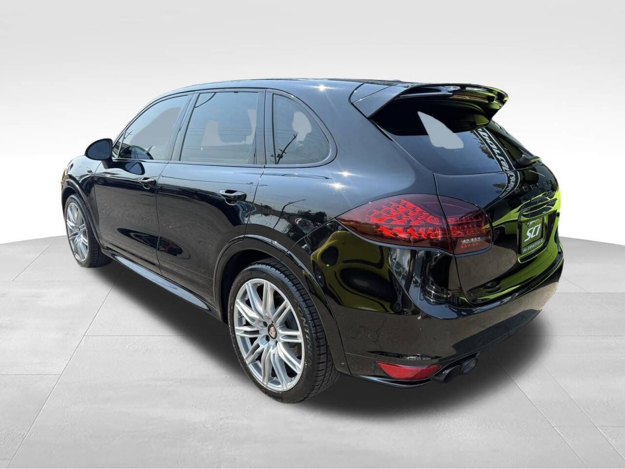 Used 2013 Porsche Cayenne GTS AWD/4WD image 9