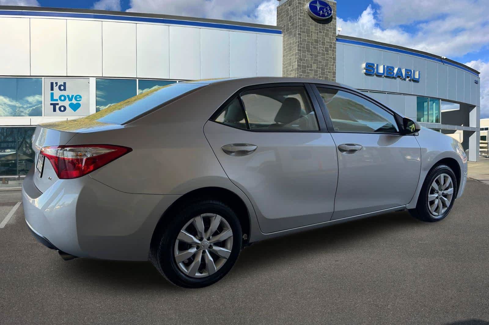 Used 2016 Toyota Corolla LE FWD image 2