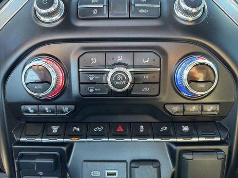 Used 2021 GMC Sierra 3500 SLT w/ SLT Preferred Package image 44