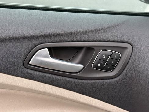 Used 2017 Ford Escape Titanium image 19