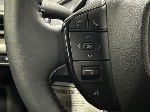 Used 2025 Toyota Prius XLE image 19