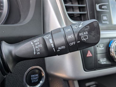 Used 2018 Toyota Highlander Limited Platinum AWD/4WD image 25