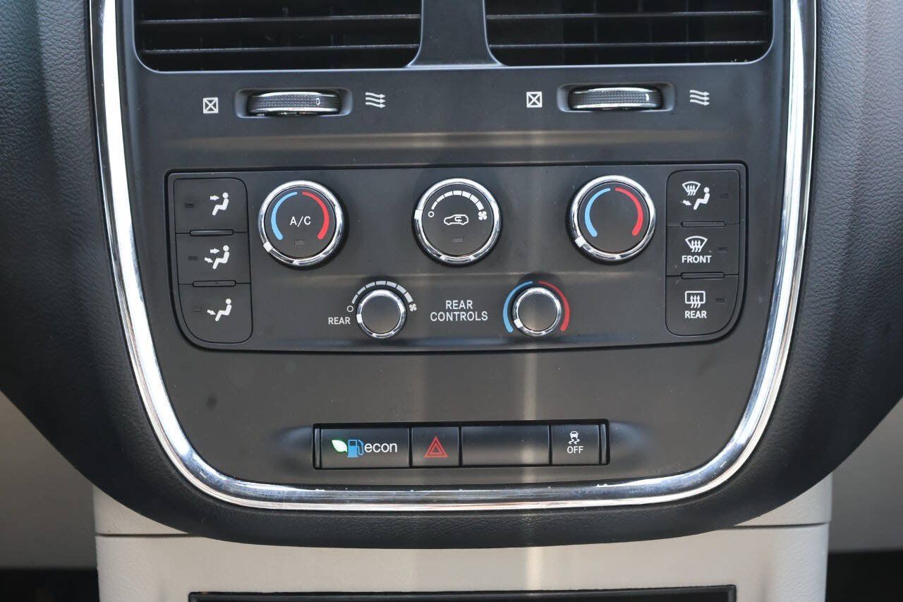 Used 2017 Dodge Grand Caravan SXT FWD image 22