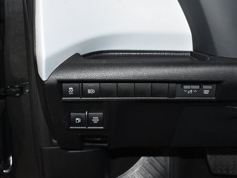 Used 2025 Toyota Sienna XLE FWD image 15