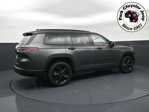 Used 2024 Jeep Grand Cherokee L Limited w/ Black Appearance Package AWD/4WD image 6