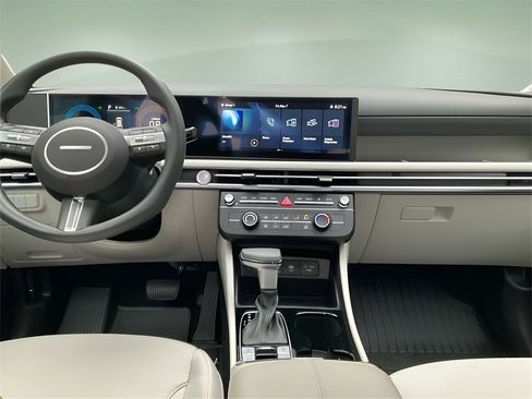 Certified 2025 Hyundai Tucson SE image 20