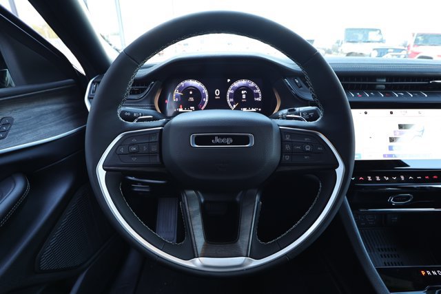New 2027 Jeep Grand Cherokee Limited RWD image 11