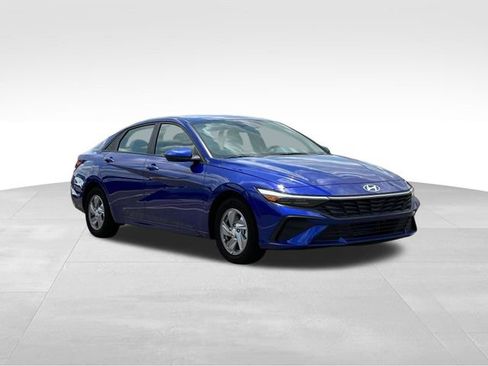 New 2025 Hyundai Elantra SE image 11