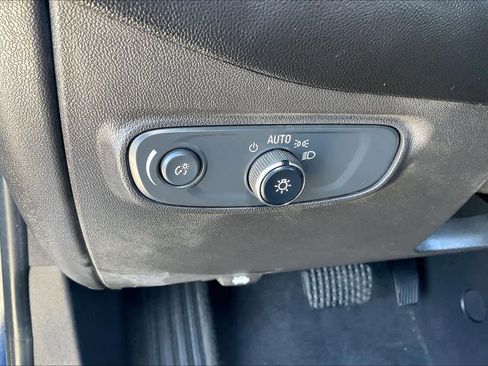 Used 2022 Chevrolet Equinox RS w/ RS Leather Package image 13