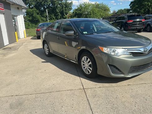 Used 2014 Toyota Camry LE FWD image 7