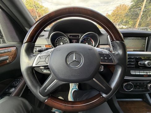 Used 2014 Mercedes-Benz GL 450 4MATIC image 30