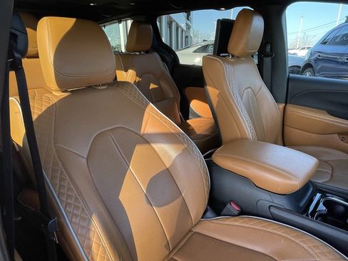 Used 2023 Chrysler Pacifica Pinnacle image 29