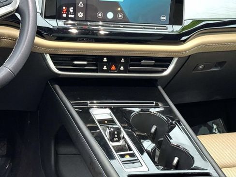 Used 2024 Volkswagen Atlas Cross Sport SE w/ Panoramic Sunroof Package image 22