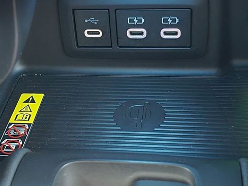 Used 2024 Toyota Venza LE image 13